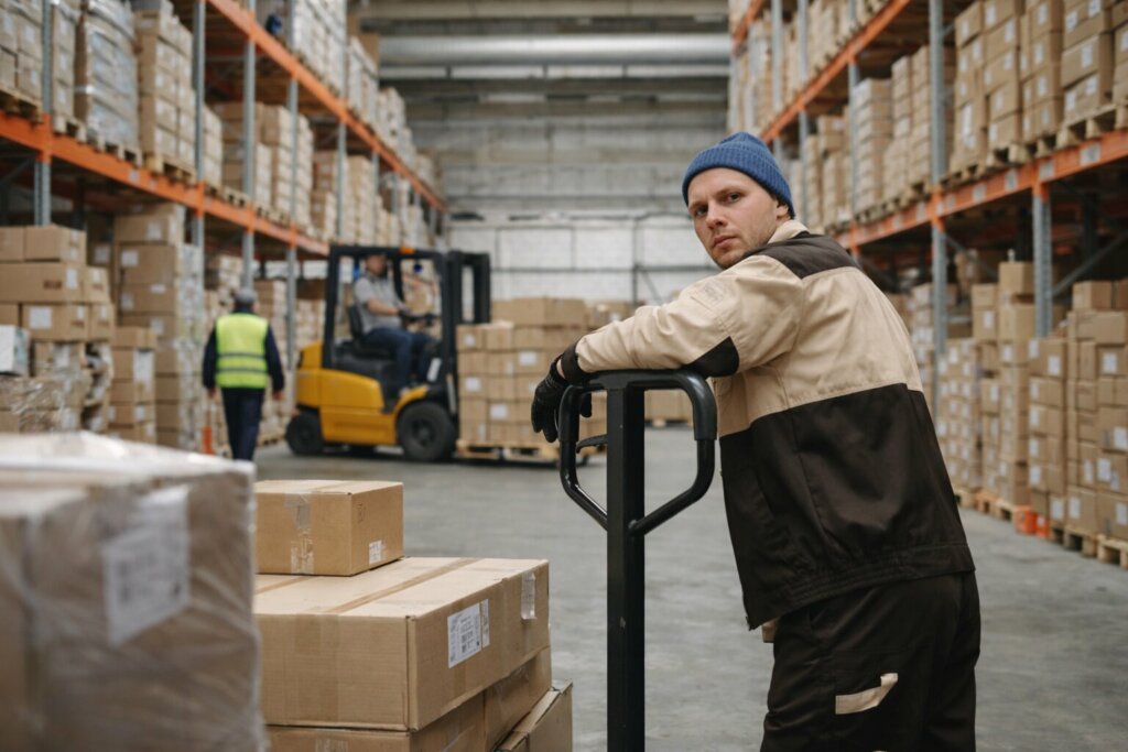 Gestion des stocks et sécurisation des approvisionnements dans un entrepôt logistique